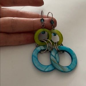 BUNDLE Costume jewelry 2 necklaces and 4 earrings